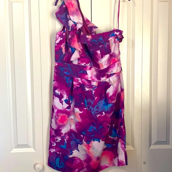 Zoda Dresses & Skirts - Gorgeous floral asymmetrical dress